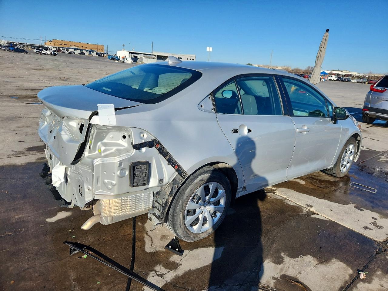2021 TOYOTA COROLLA LE photo 3