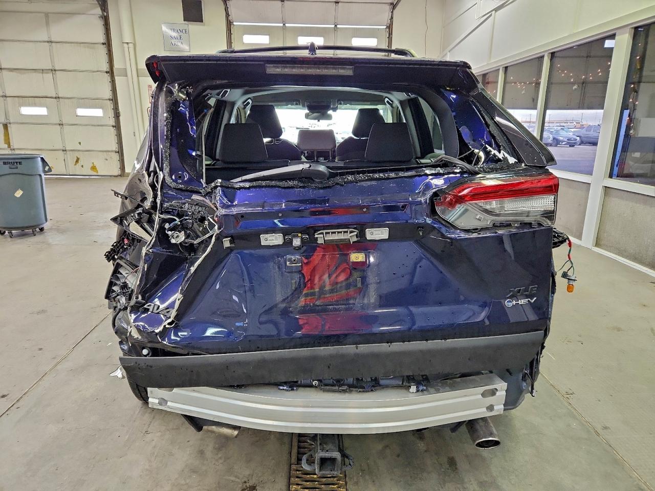 2025 TOYOTA RAV4 XLE photo 6