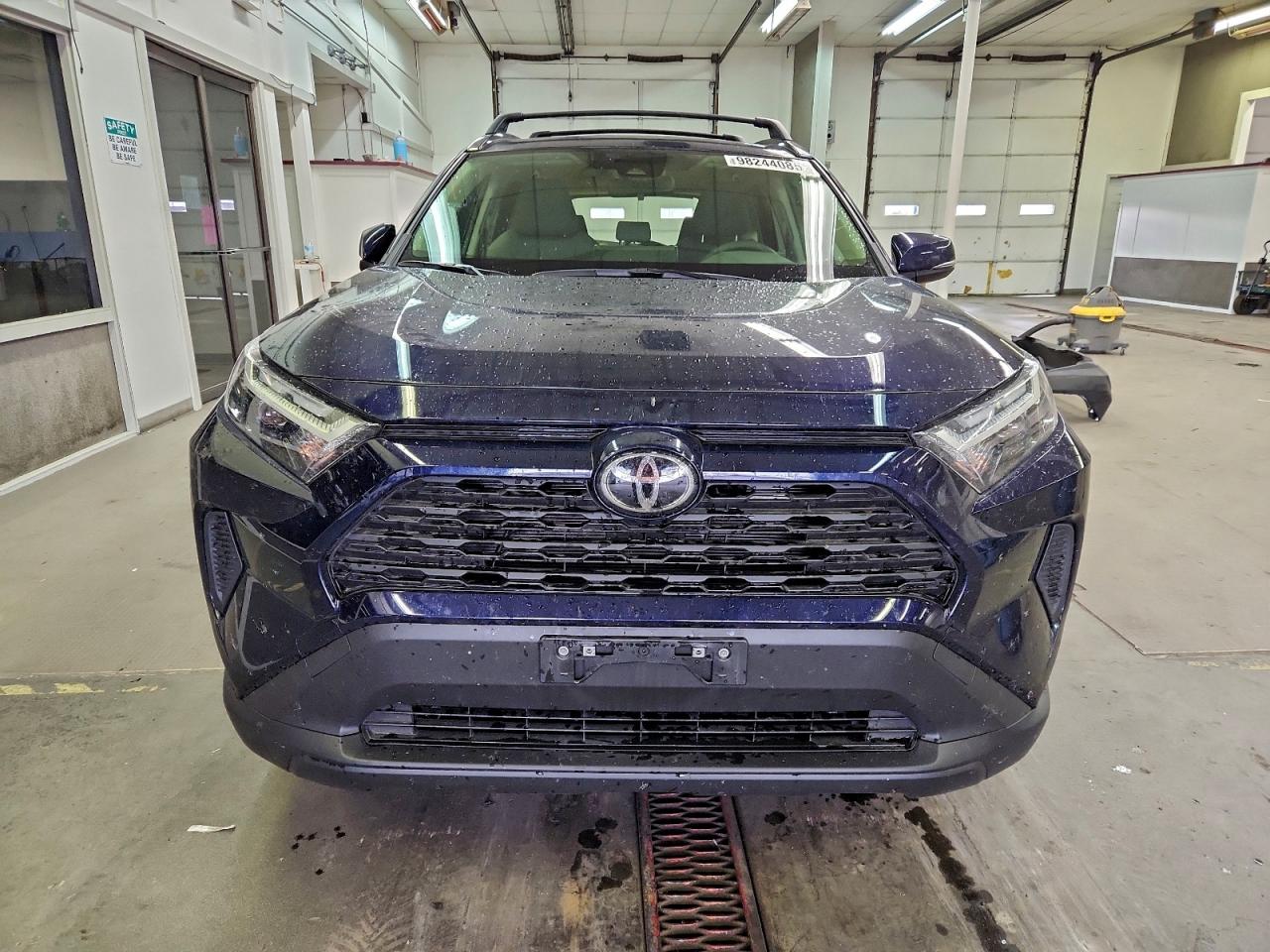 2025 TOYOTA RAV4 XLE photo 5