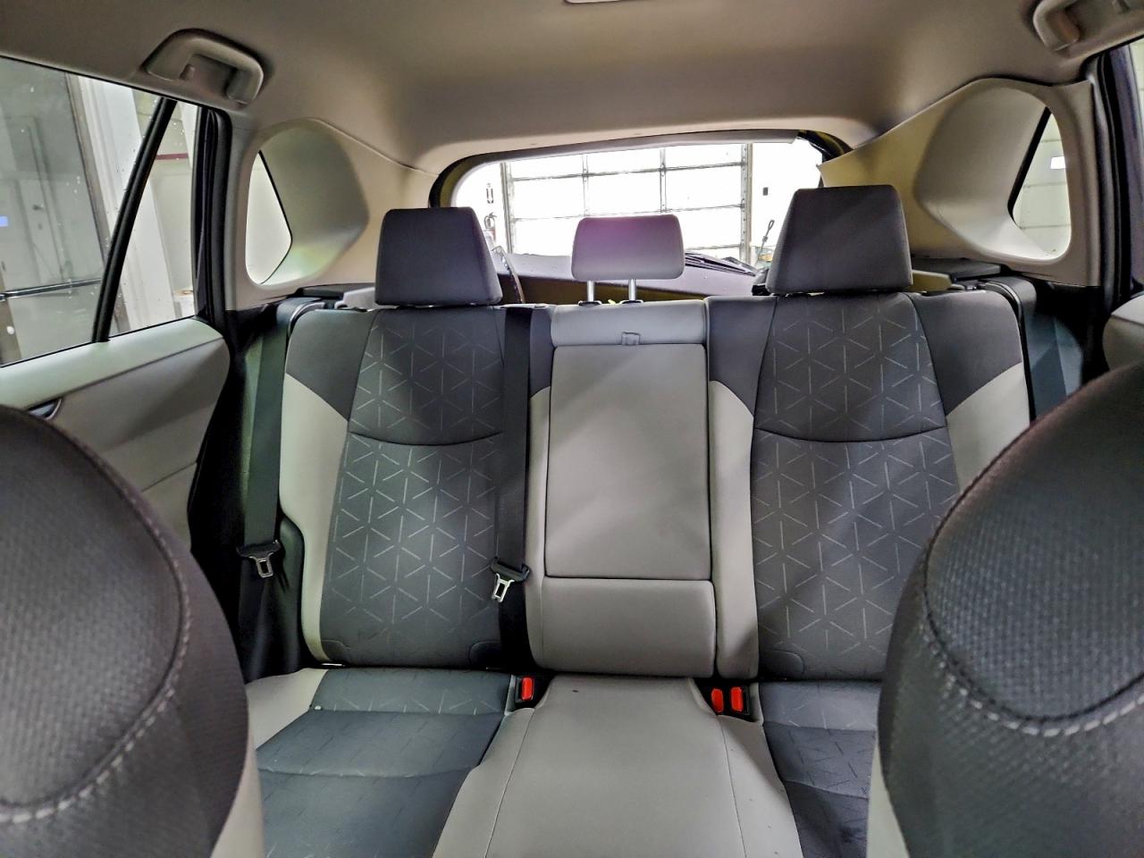 2025 TOYOTA RAV4 XLE photo 10