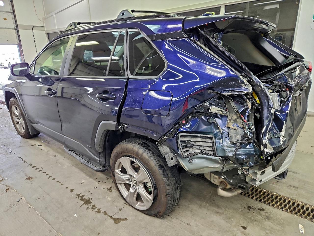 2025 TOYOTA RAV4 XLE photo 2