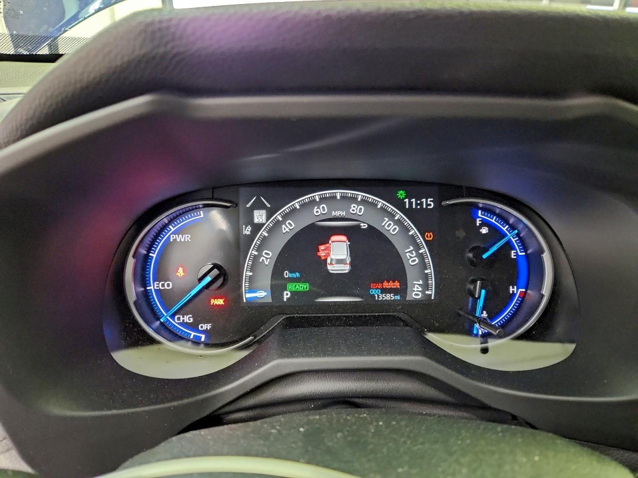 2025 TOYOTA RAV4 XLE photo 9