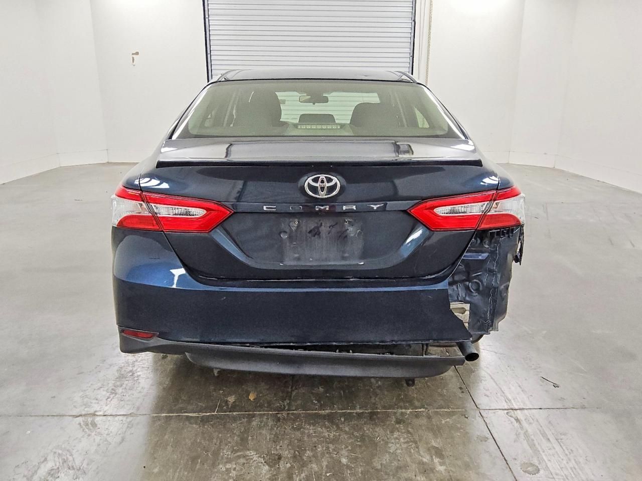 2018 TOYOTA CAMRY L photo 6