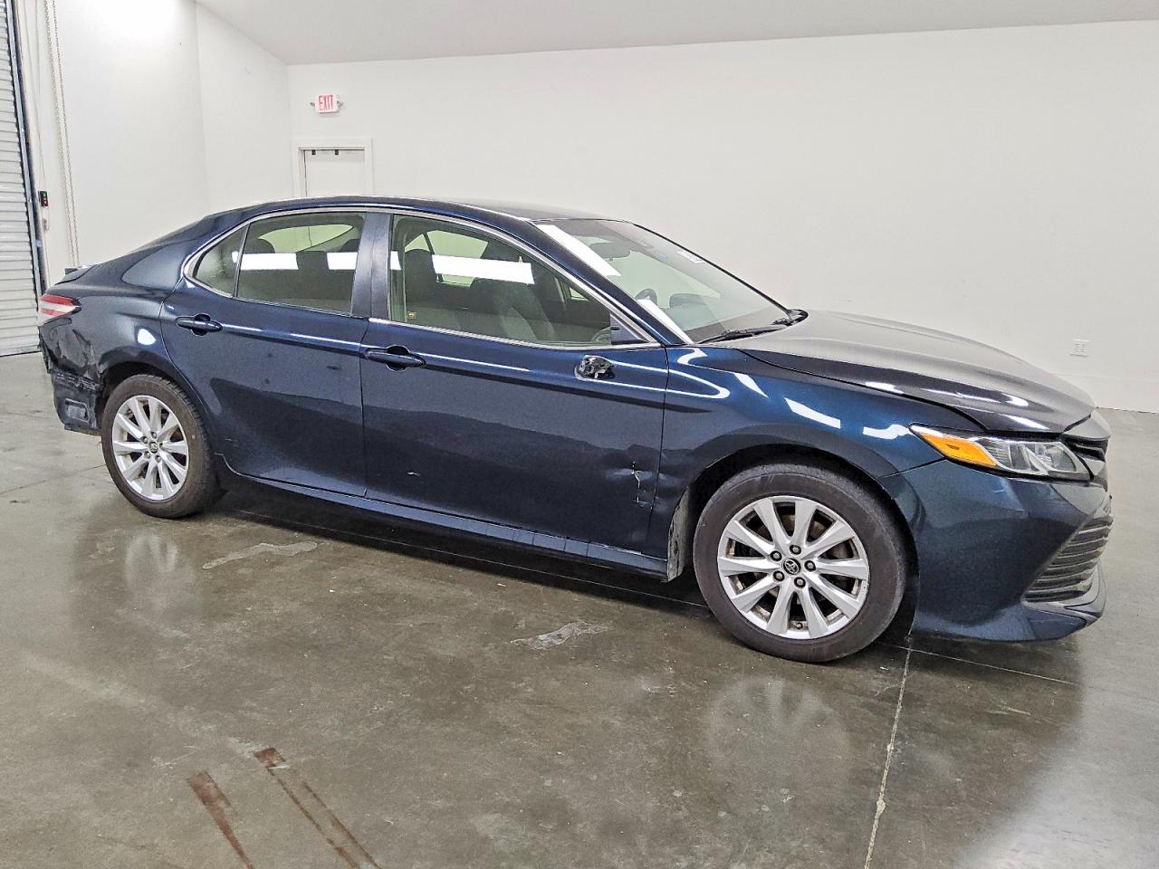 2018 TOYOTA CAMRY L photo 4