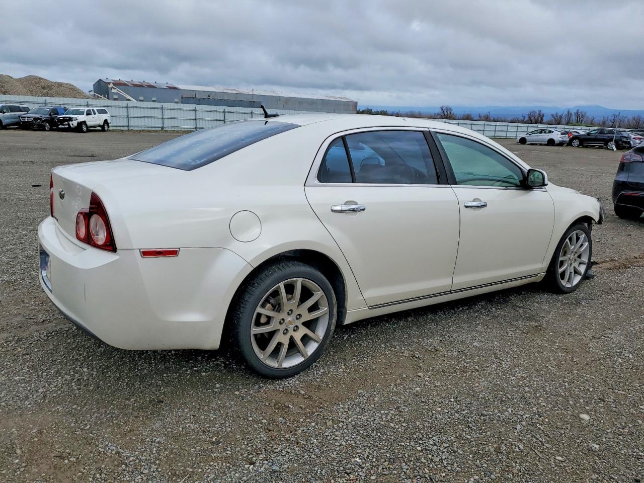 2011 CHEVROLET MALIBU LTZ photo 3