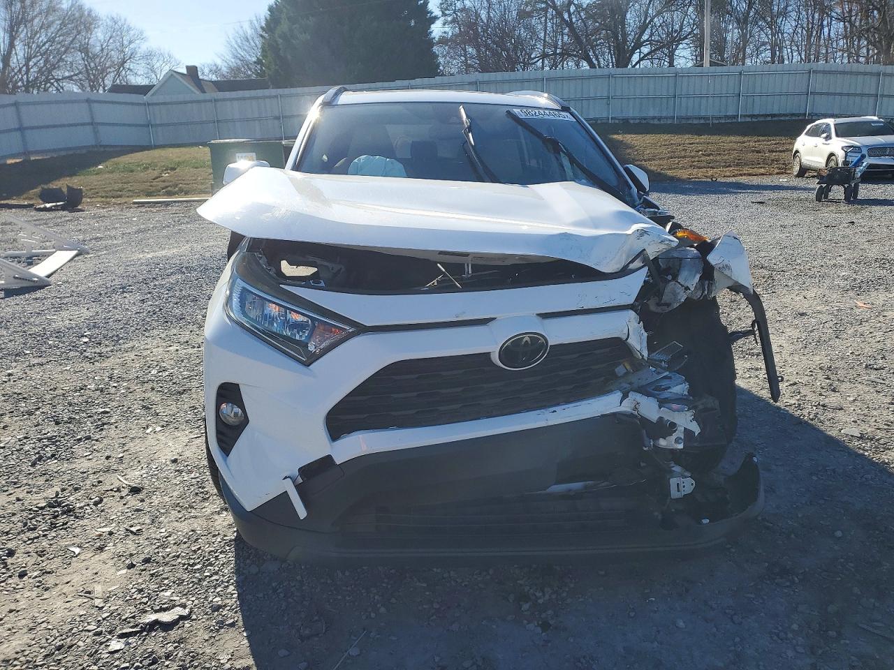 2019 TOYOTA RAV4 photo 5