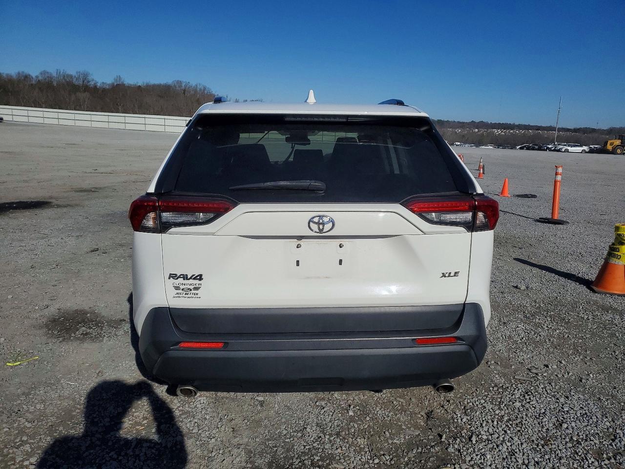 2019 TOYOTA RAV4 photo 6