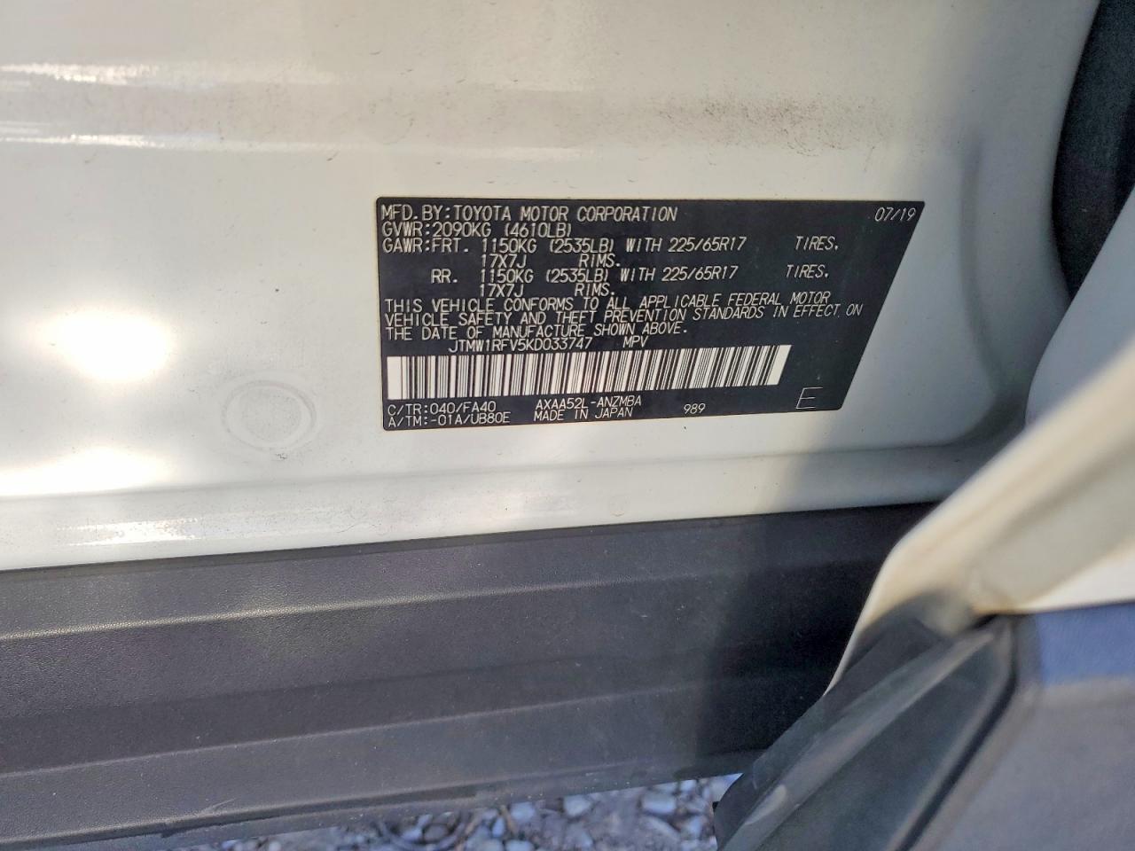 2019 TOYOTA RAV4 photo 13