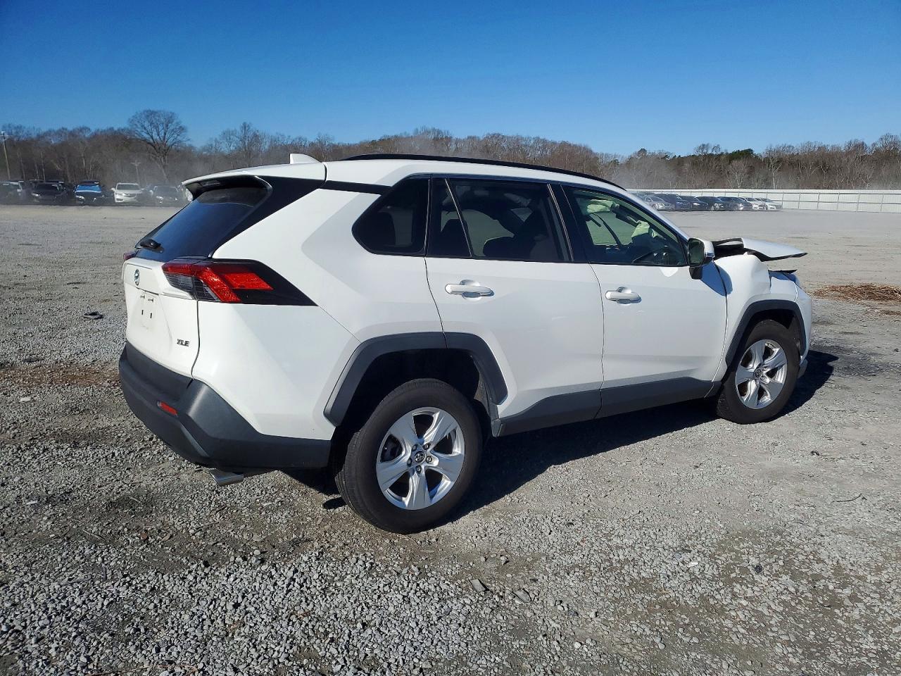 2019 TOYOTA RAV4 photo 3