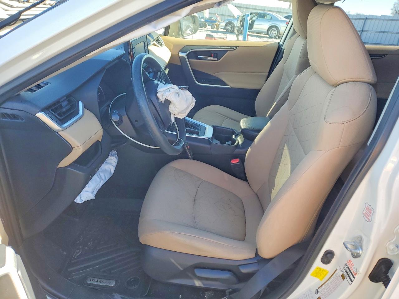 2019 TOYOTA RAV4 photo 7