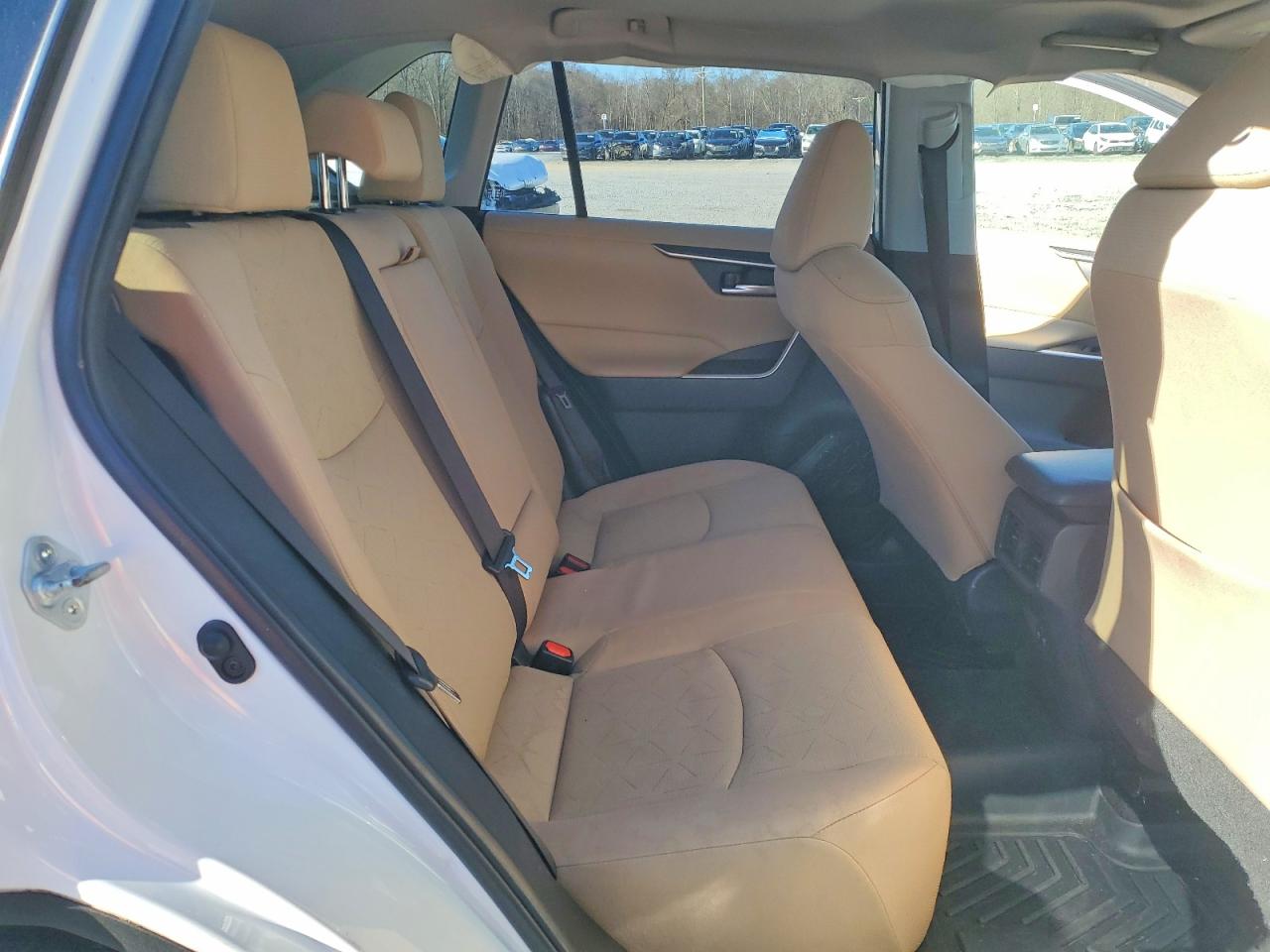 2019 TOYOTA RAV4 photo 11