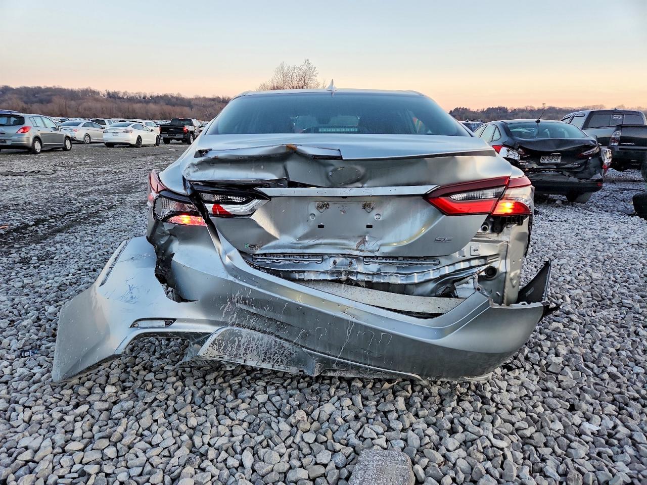 2021 TOYOTA CAMRY SE photo 6