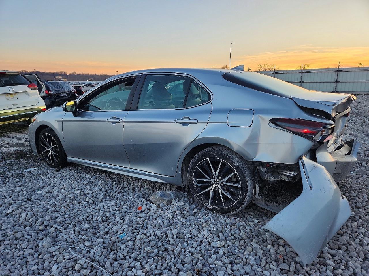 2021 TOYOTA CAMRY SE photo 2