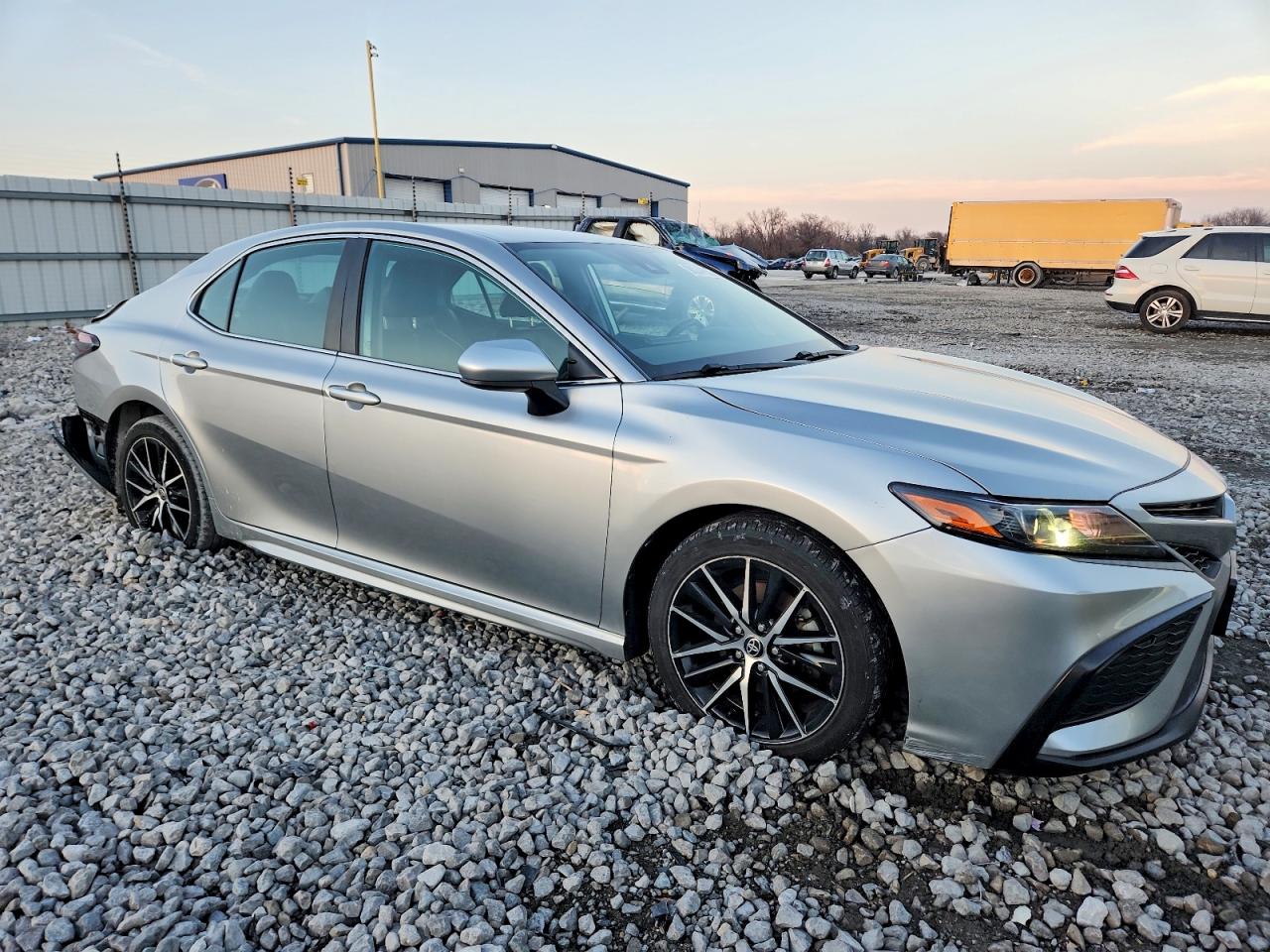 2021 TOYOTA CAMRY SE photo 4