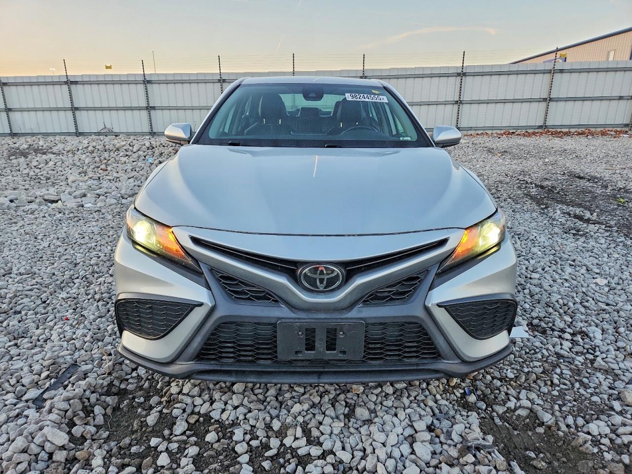 2021 TOYOTA CAMRY SE photo 5