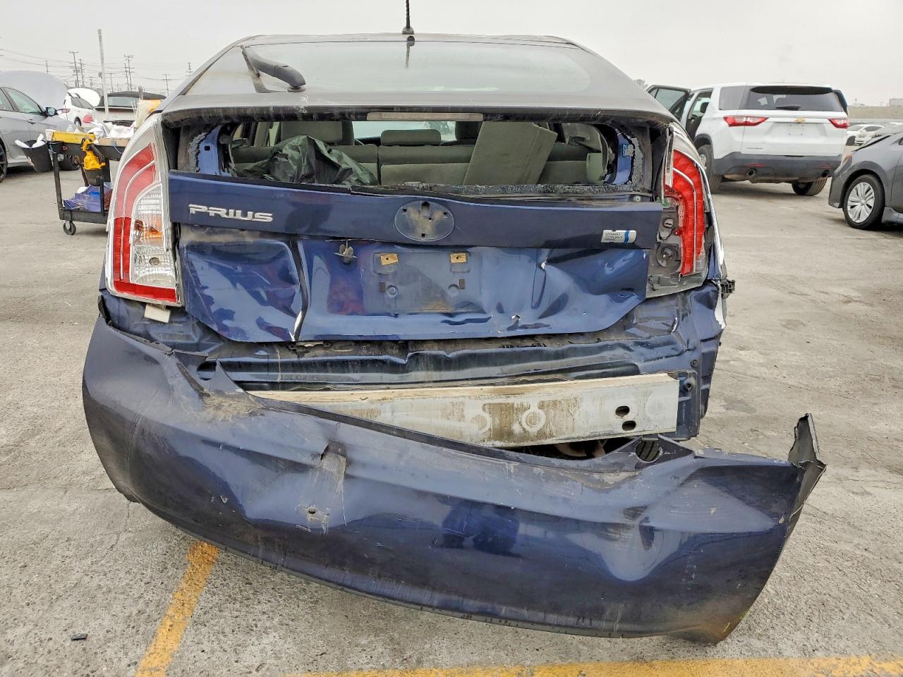 2013 TOYOTA PRIUS photo 6