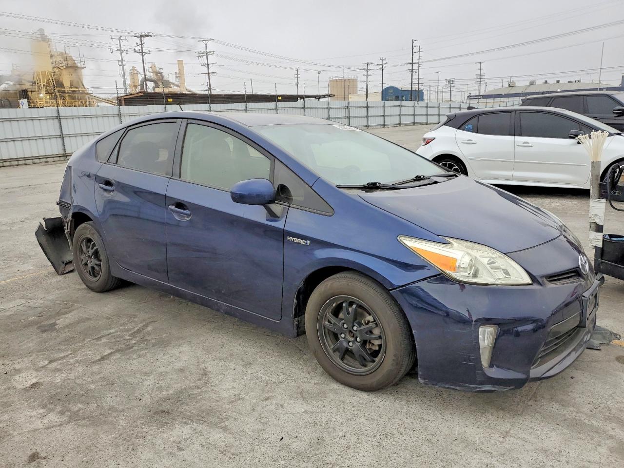 2013 TOYOTA PRIUS photo 4