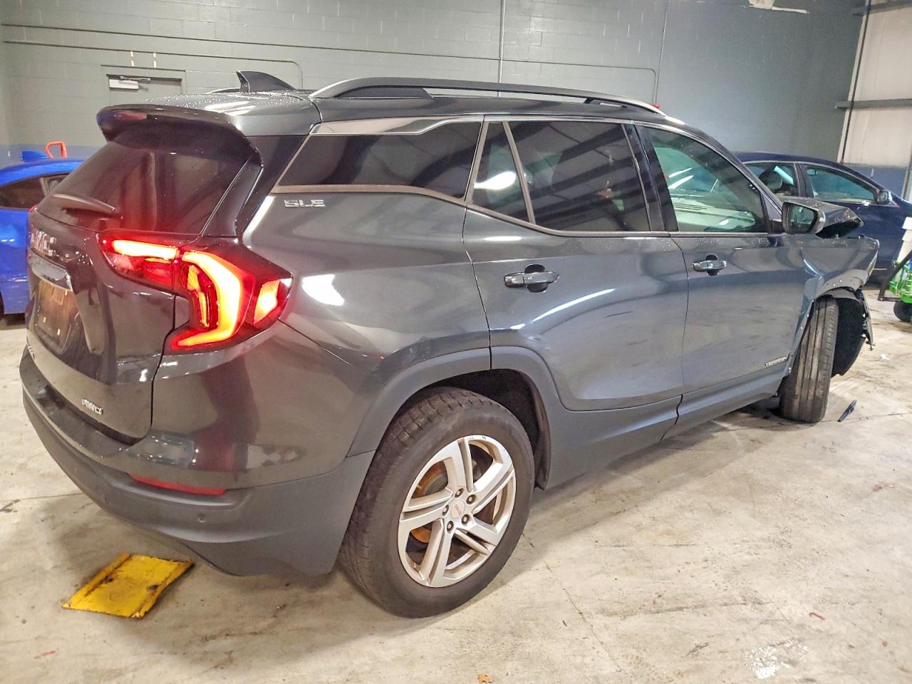 2018 GMC TERRAIN SLE photo 3