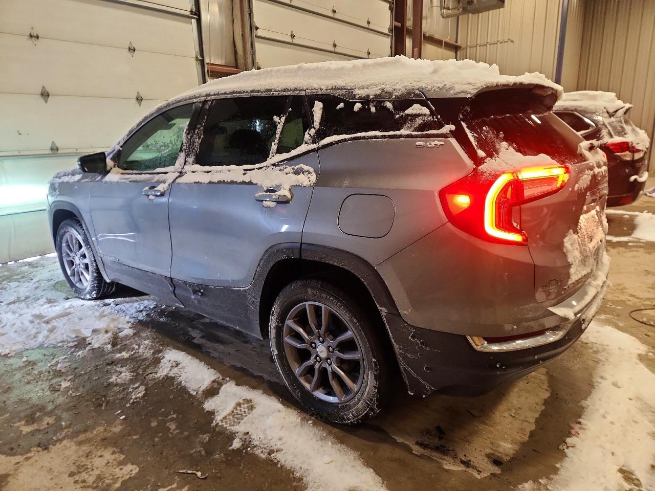 2024 GMC TERRAIN SLT photo 4