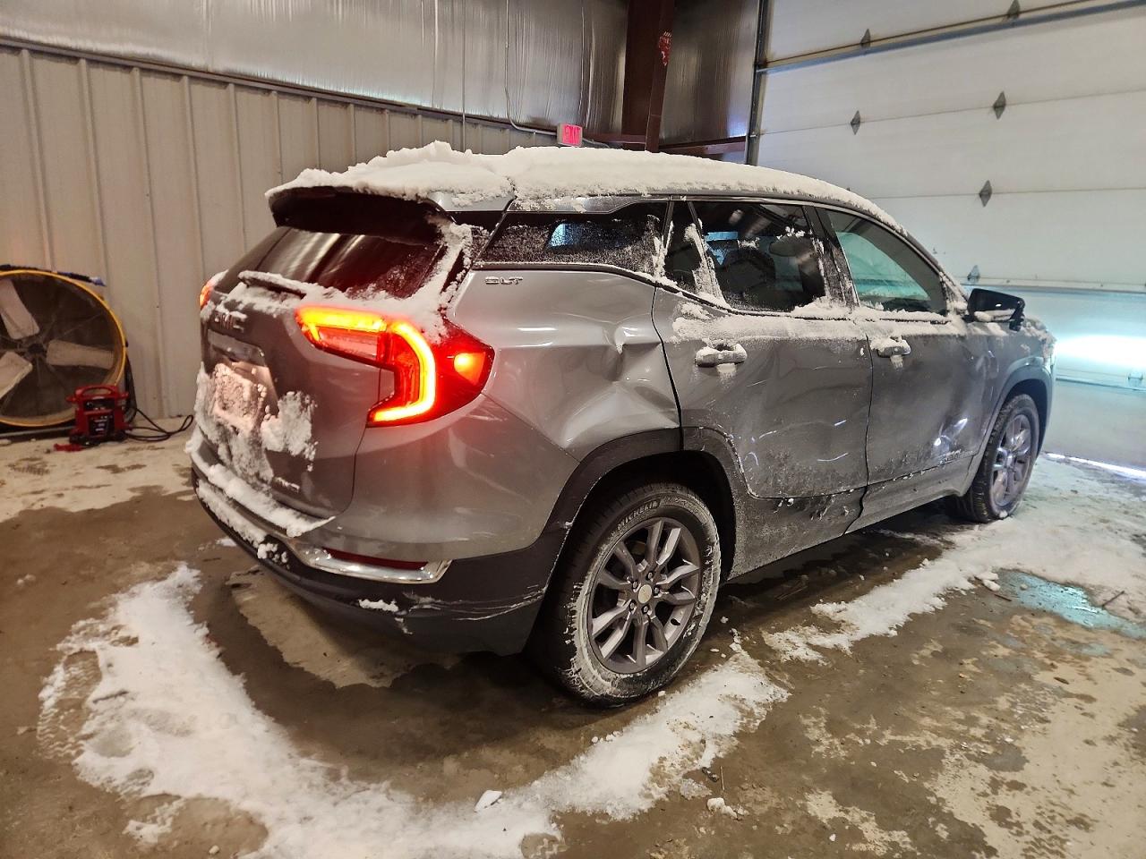 2024 GMC TERRAIN SLT photo 7