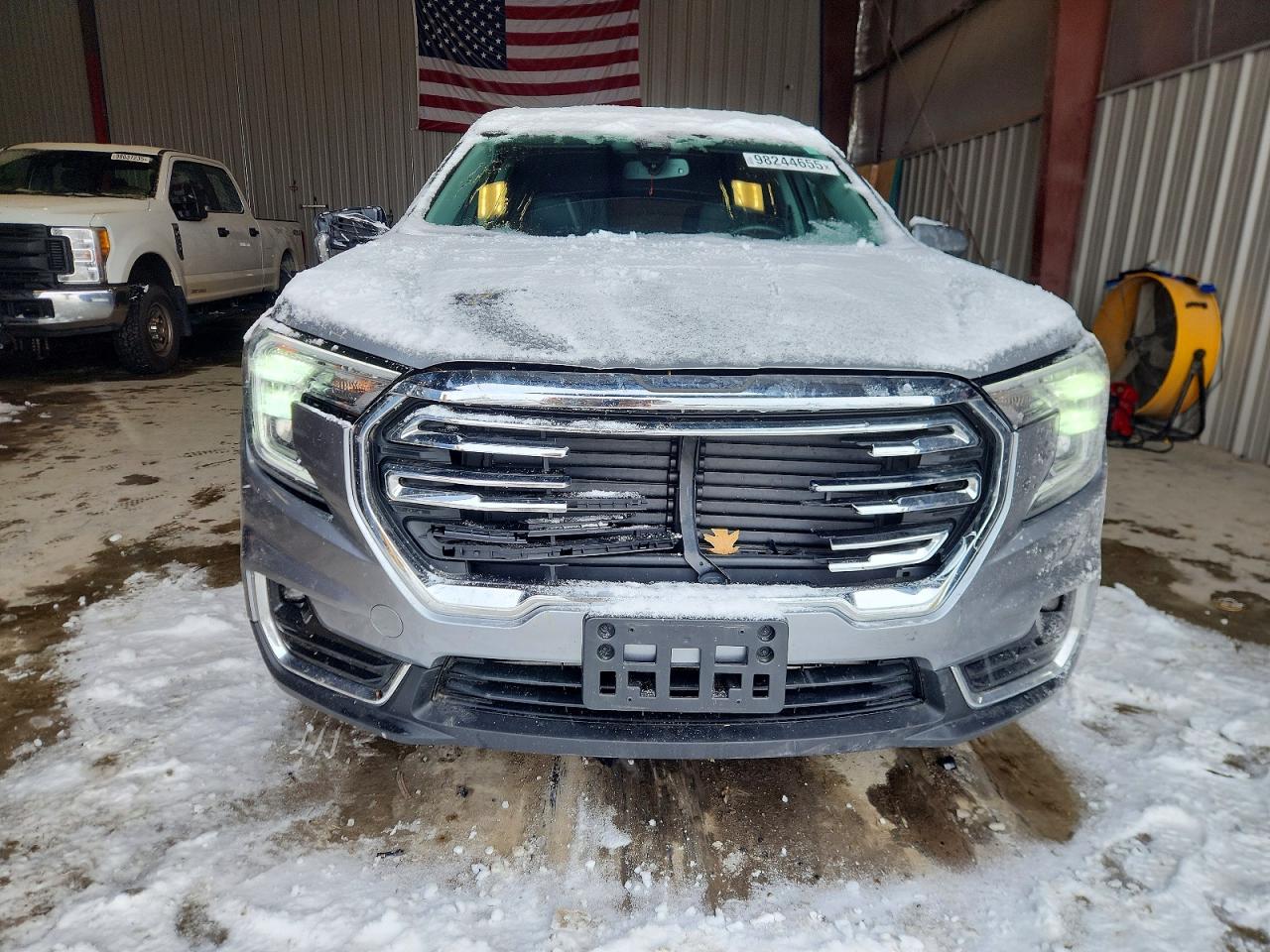 2024 GMC TERRAIN SLT photo 13