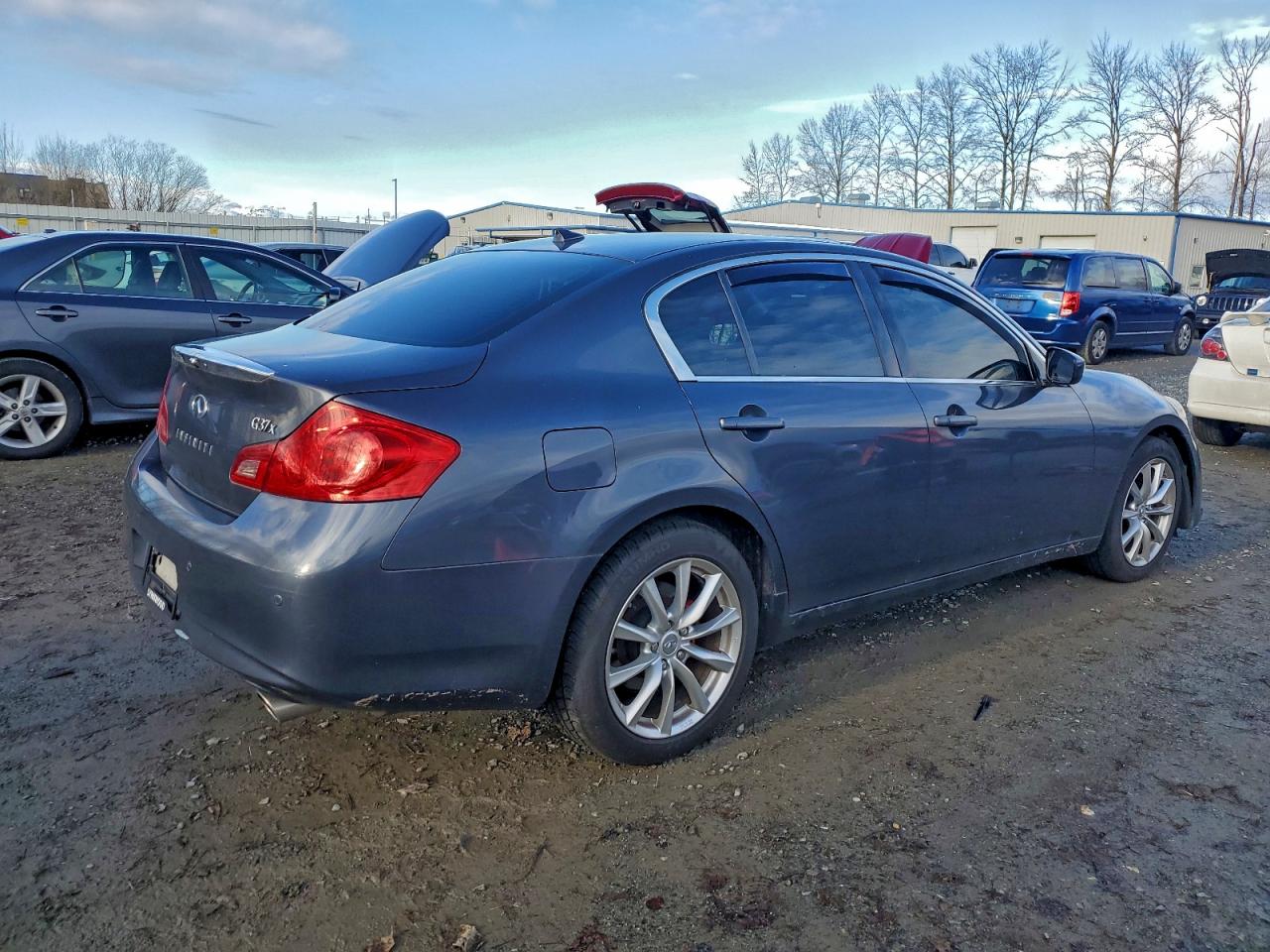 2012 INFINITI G37 photo 5