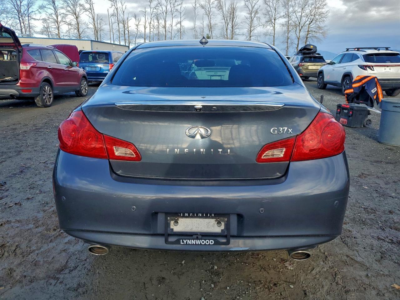 2012 INFINITI G37 photo 11
