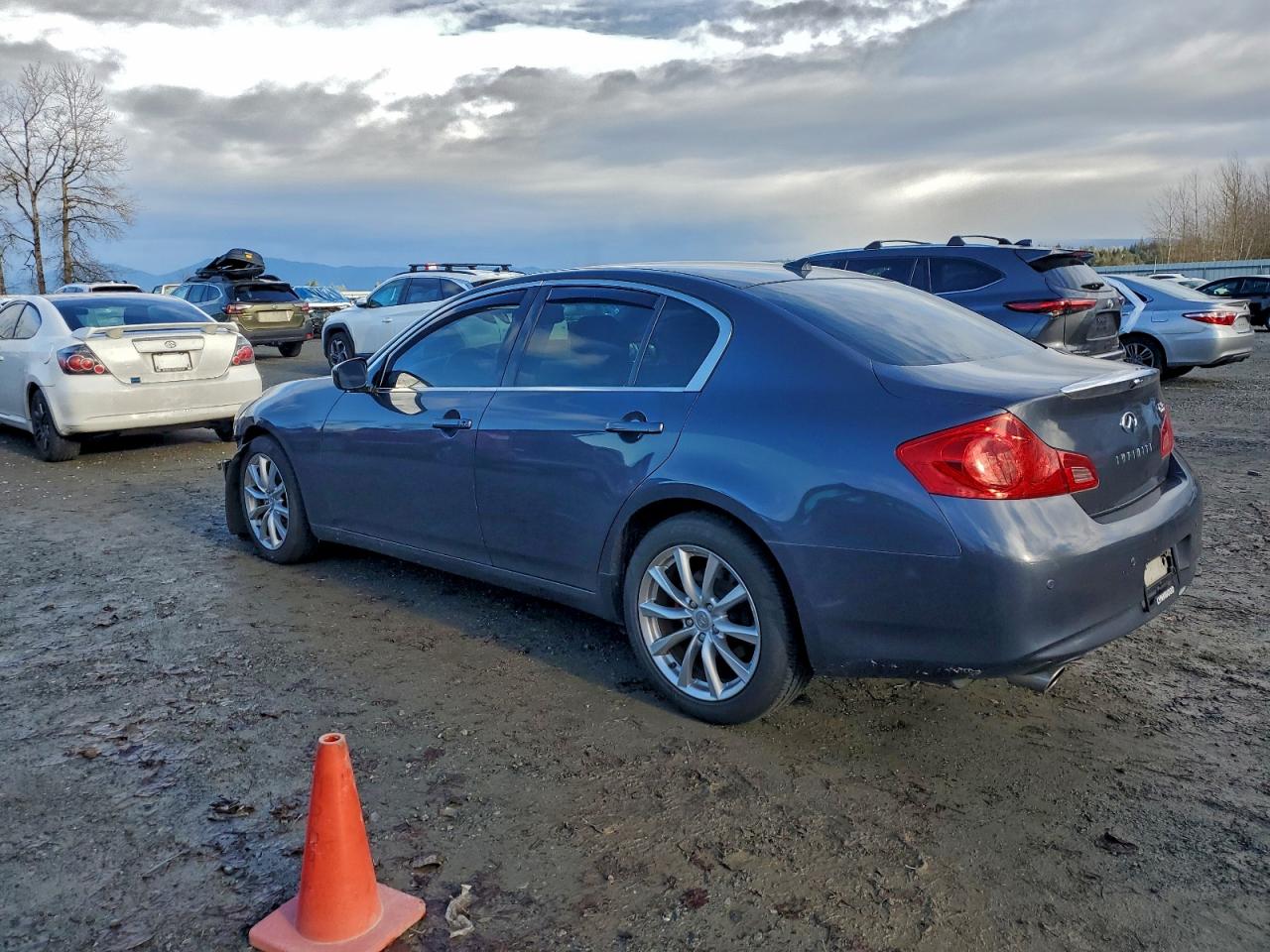 2012 INFINITI G37 photo 3