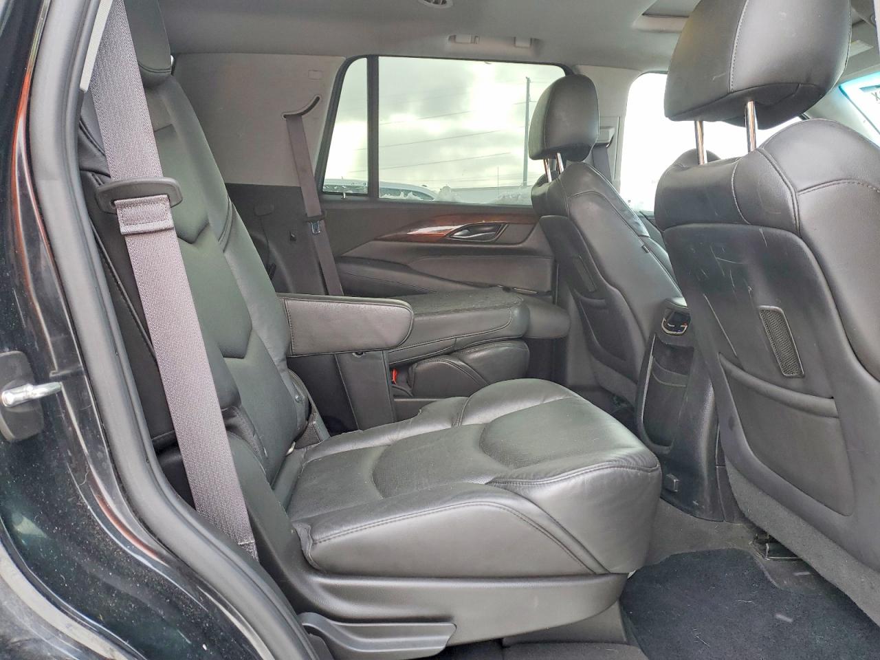 2016 CADILLAC ESCALADE LUXURY photo 31