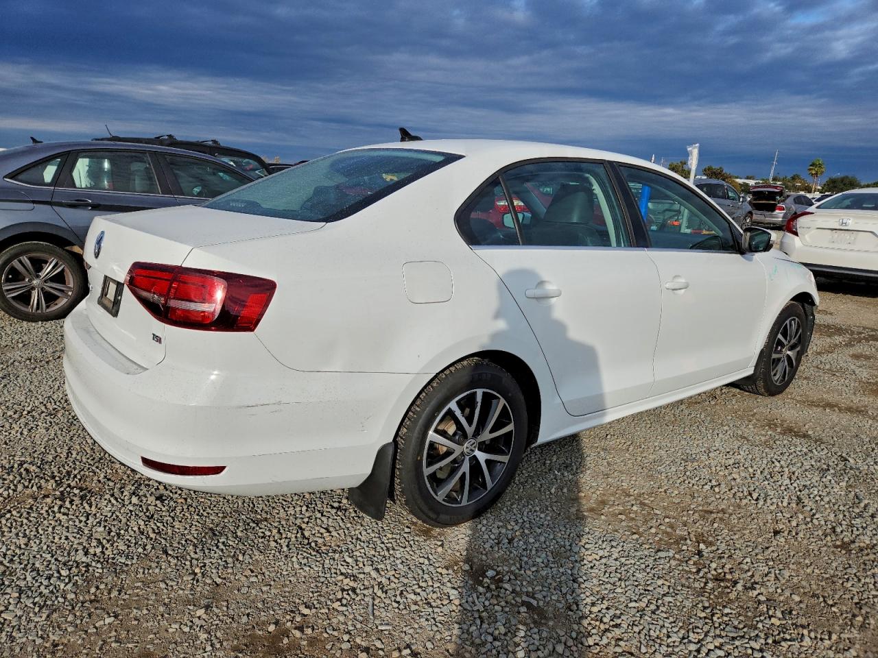 2018 VOLKSWAGEN JETTA SE photo 3