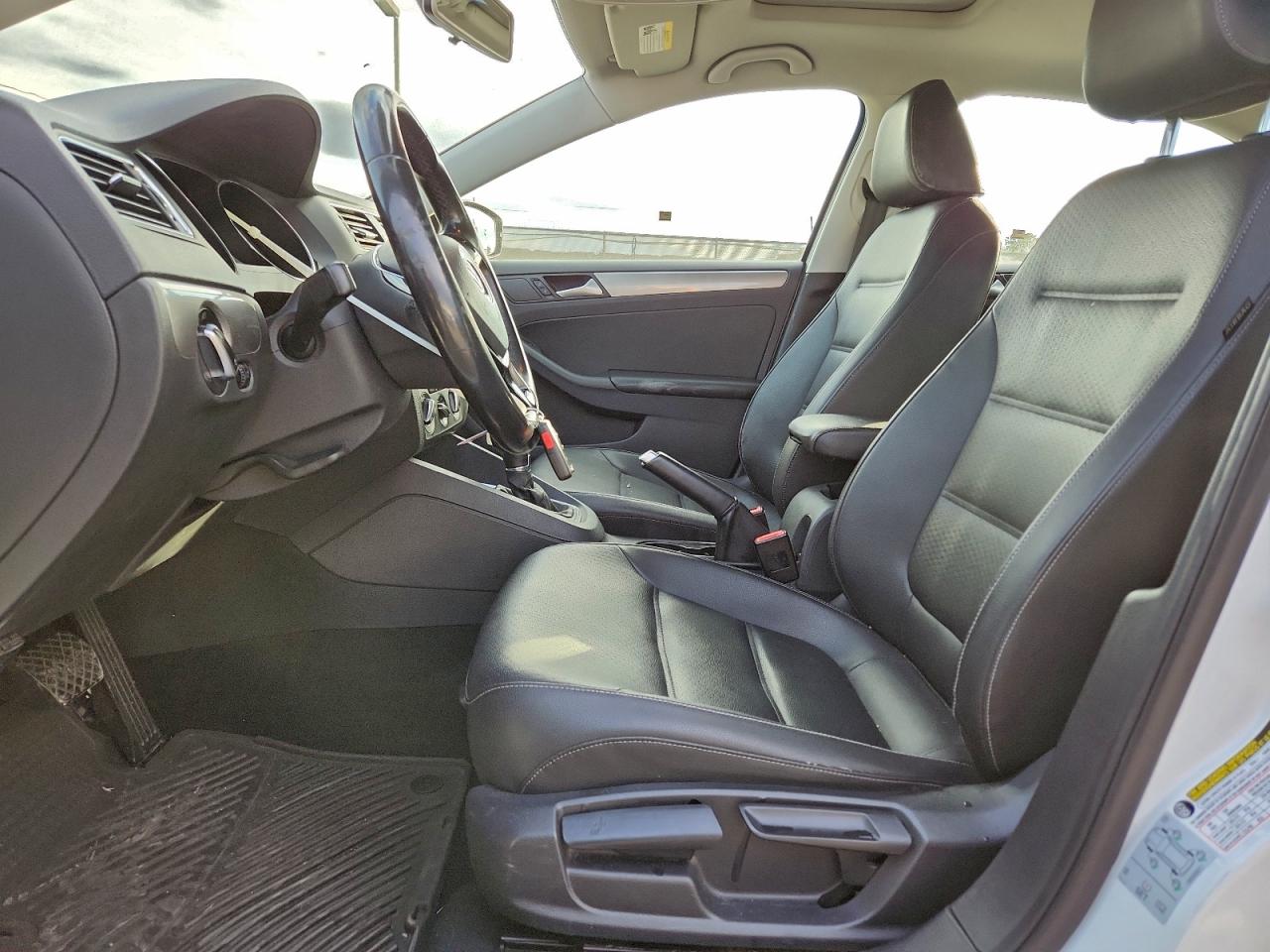 2018 VOLKSWAGEN JETTA SE photo 7