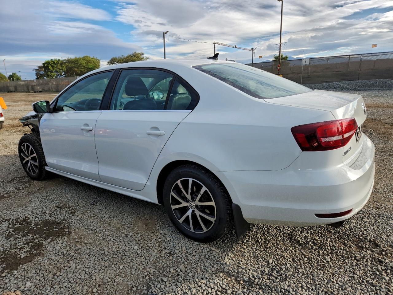 2018 VOLKSWAGEN JETTA SE photo 2