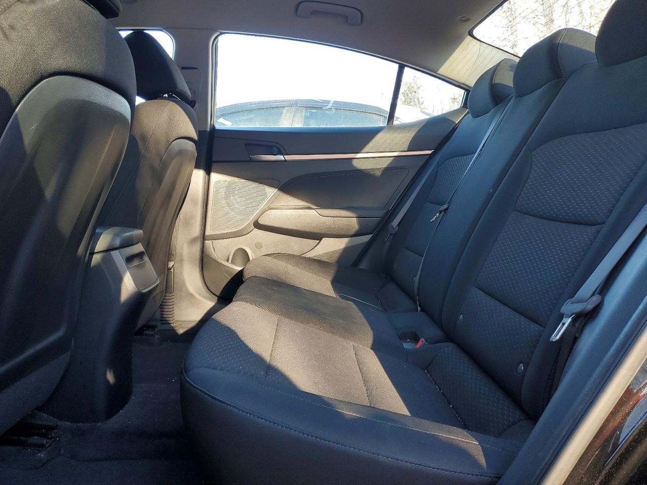2019 HYUNDAI ELANTRA SE photo 10