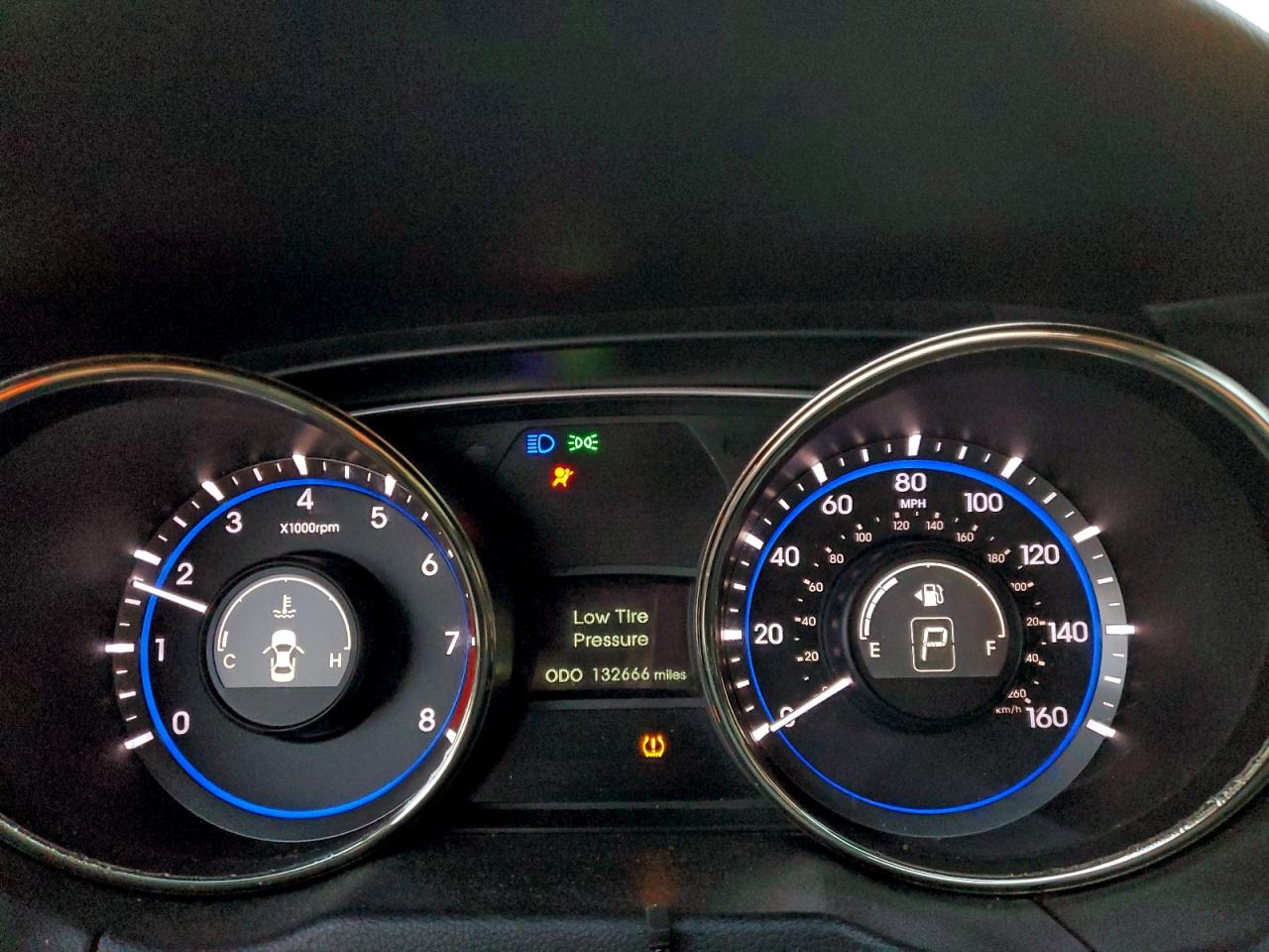 2012 HYUNDAI SONATA SE photo 9