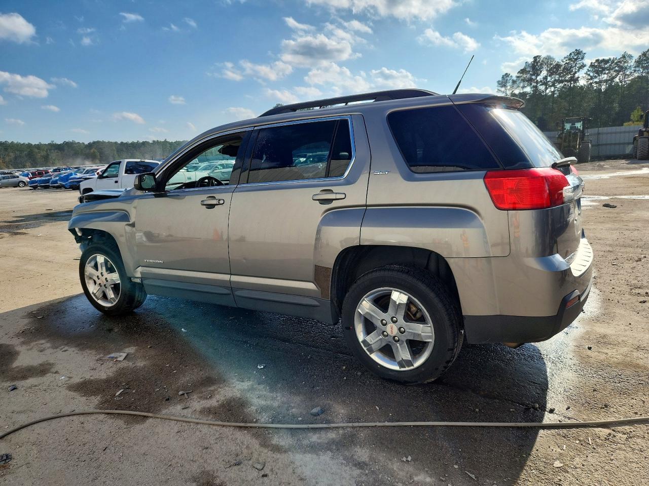 2012 GMC TERRAIN SLT photo 2