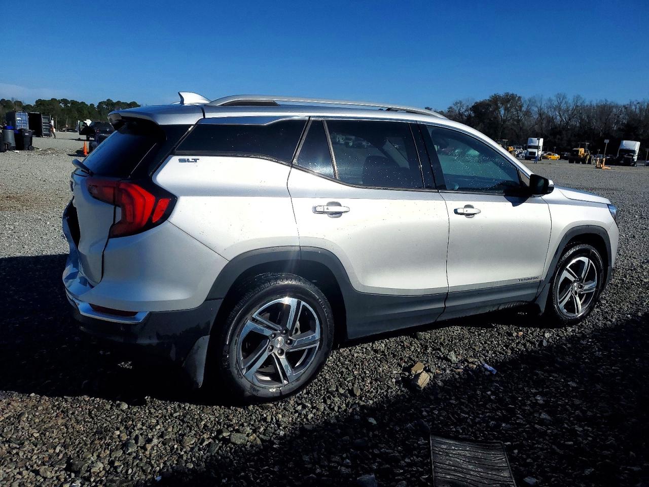 2020 GMC TERRAIN SLT photo 3