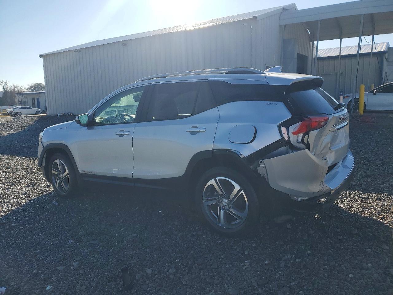 2020 GMC TERRAIN SLT photo 2