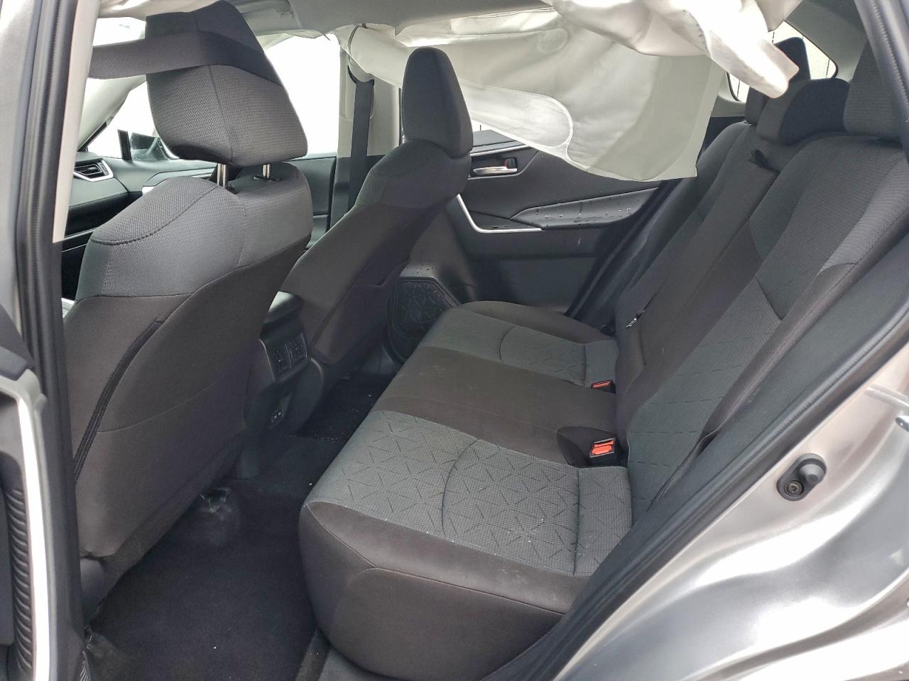 2025 TOYOTA RAV4 XLE photo 11