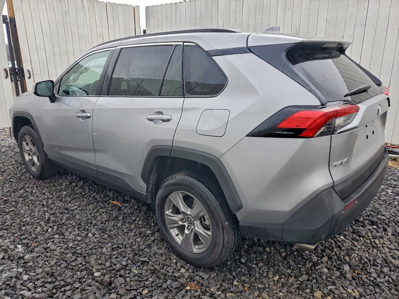 2025 TOYOTA RAV4 XLE photo 2
