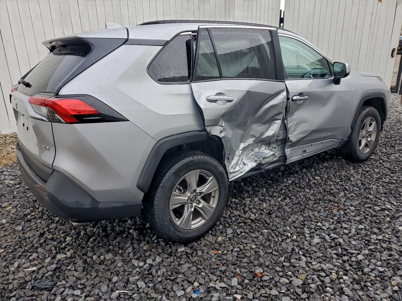 2025 TOYOTA RAV4 XLE photo 3