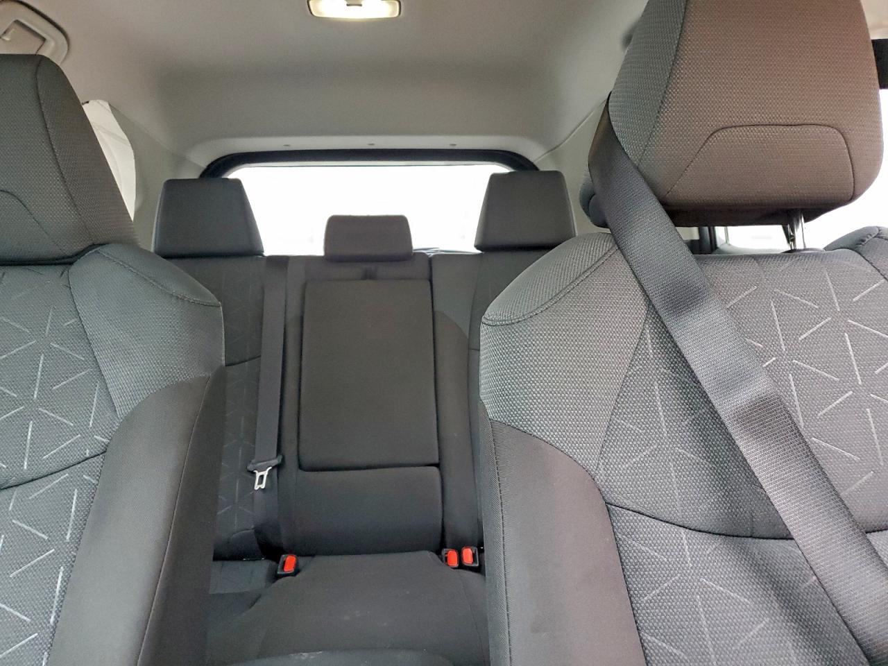 2025 TOYOTA RAV4 XLE photo 10