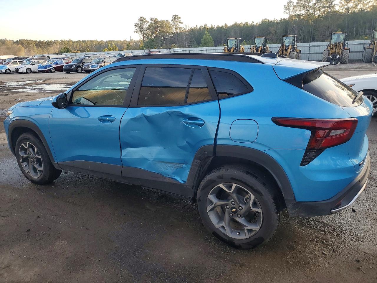 2025 CHEVROLET TRAX 1LT photo 2