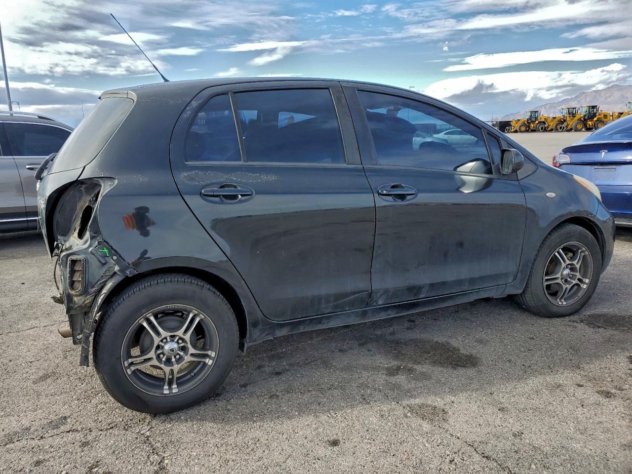 2009 TOYOTA YARIS photo 3
