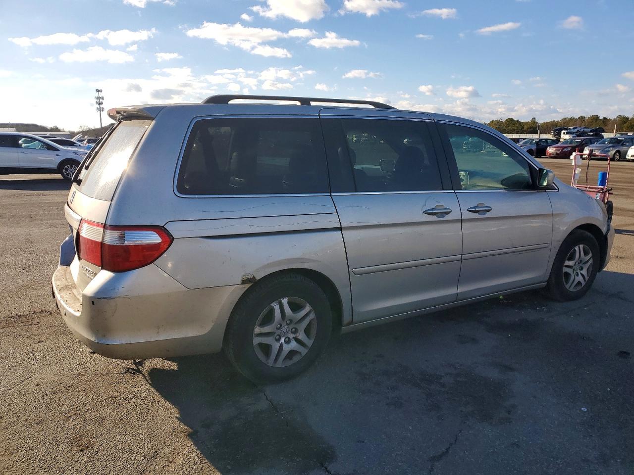 2005 HONDA ODYSSEY TOURING photo 3