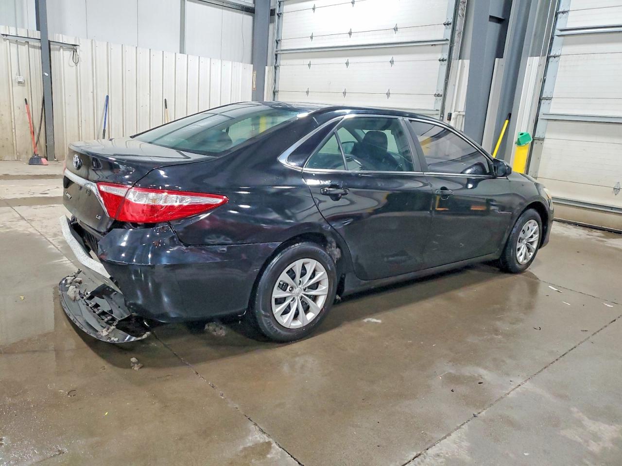 2015 TOYOTA CAMRY LE photo 5