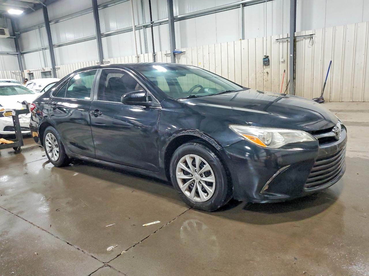 2015 TOYOTA CAMRY LE photo 7