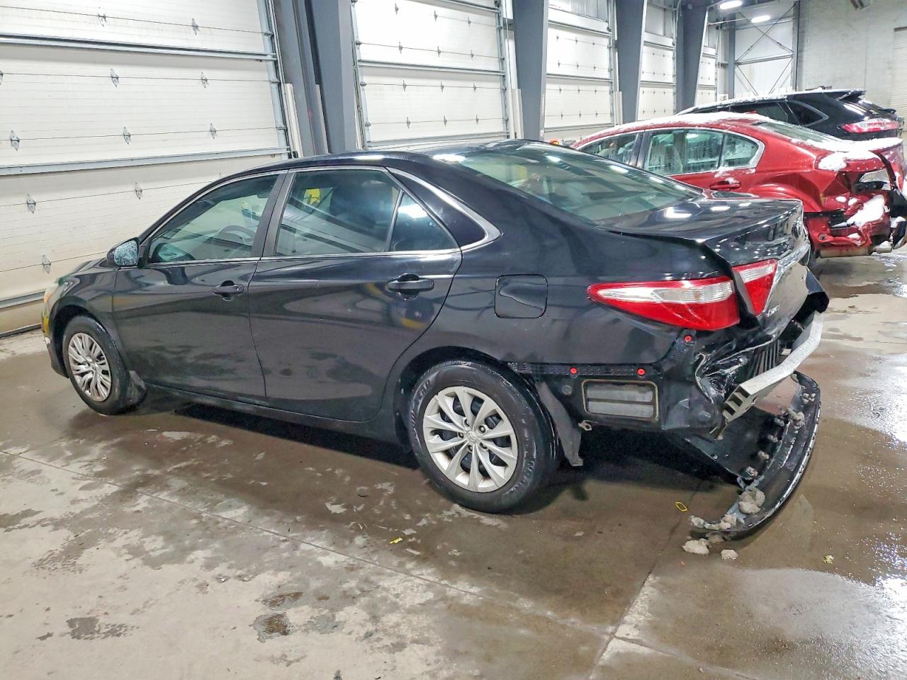 2015 TOYOTA CAMRY LE photo 3