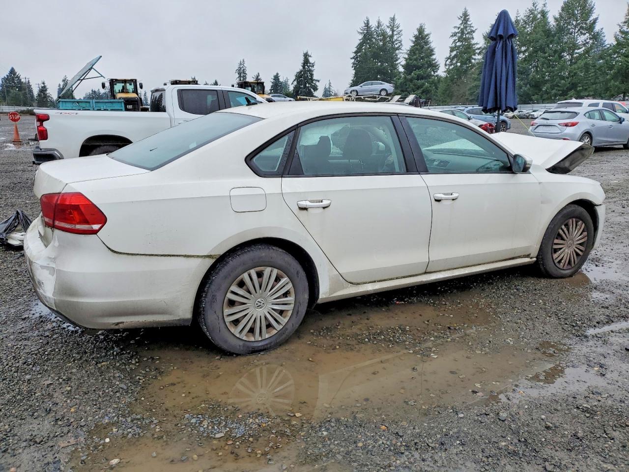2014 VOLKSWAGEN PASSAT S photo 3