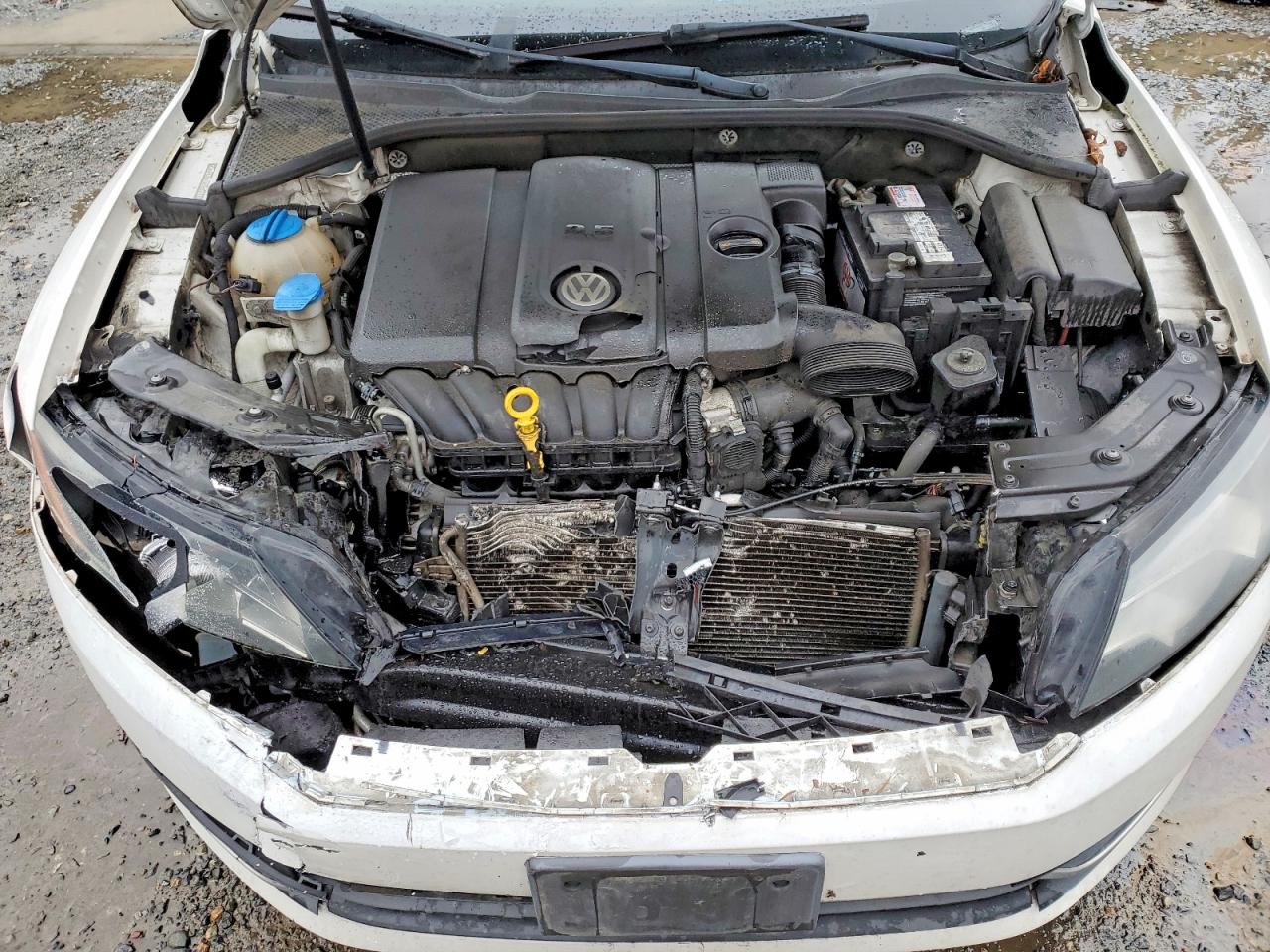 2014 VOLKSWAGEN PASSAT S photo 11