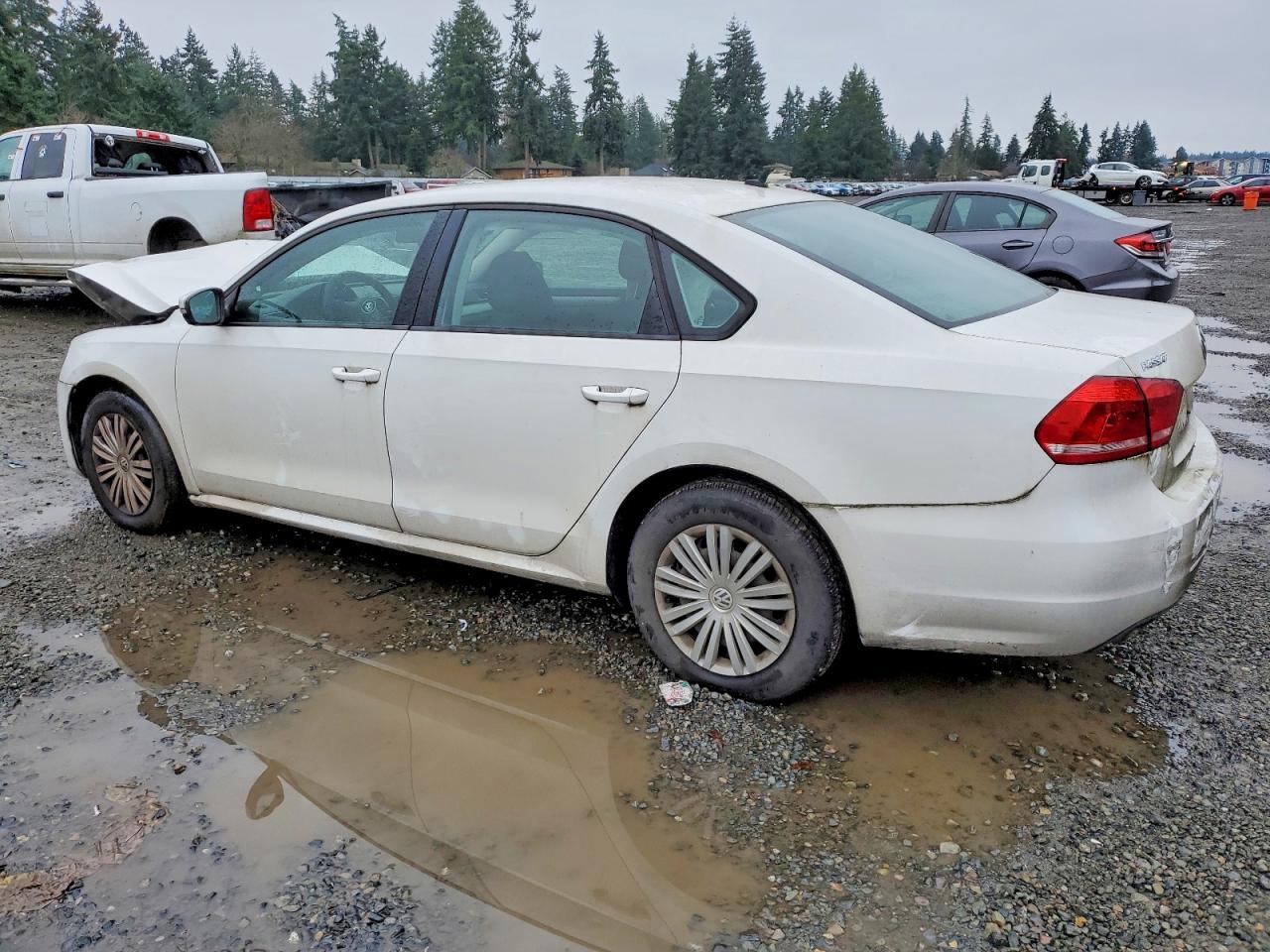 2014 VOLKSWAGEN PASSAT S photo 2